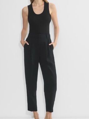 Aritzia Wilfred Black Crepe Carrot Trousers Pants High Rise Pleated Size 2